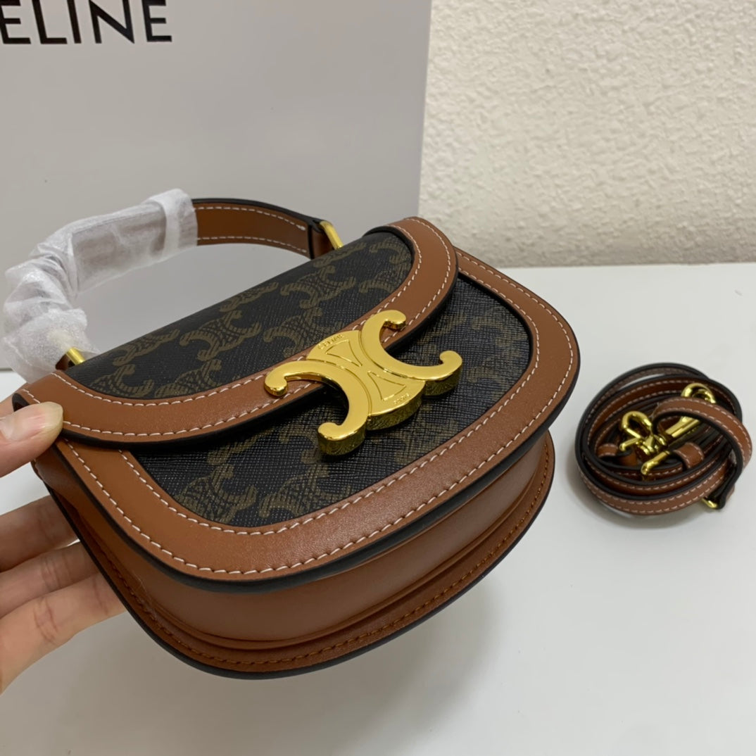 1XCL40BDE Stylish leather bag 