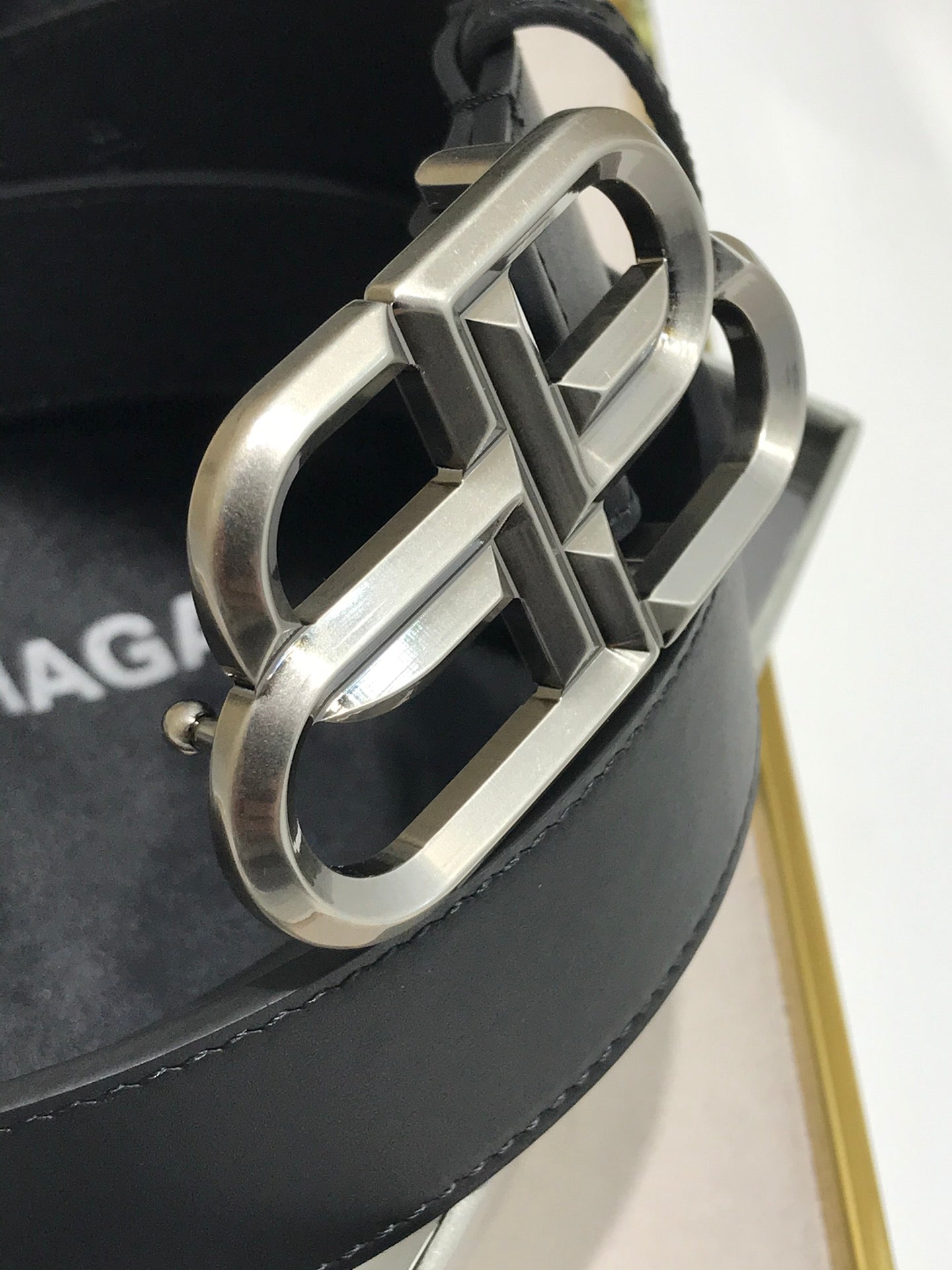 255RJ3PDE Stylish  High quality belt With full package