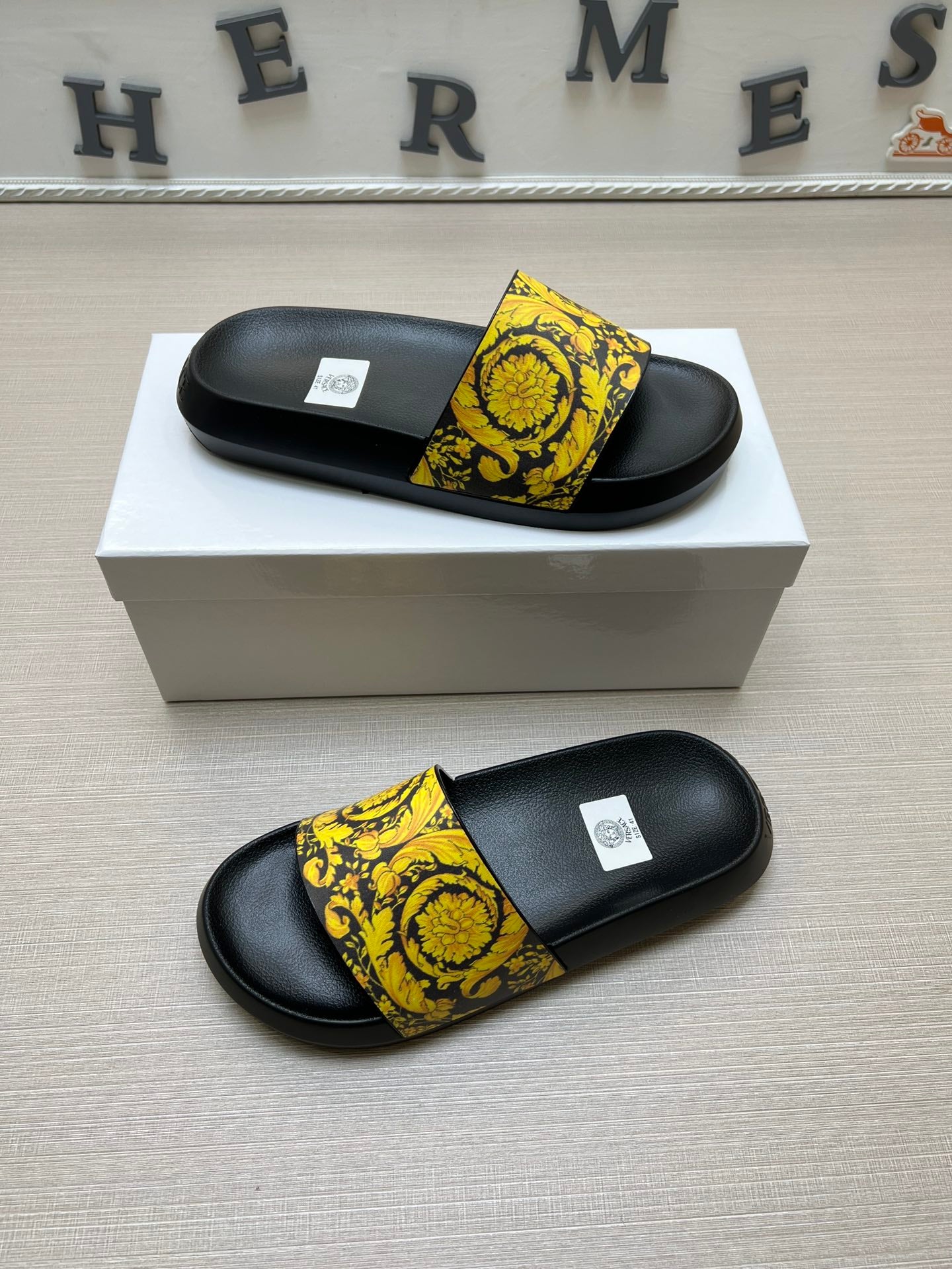 54V166ZDE Stylish slippers