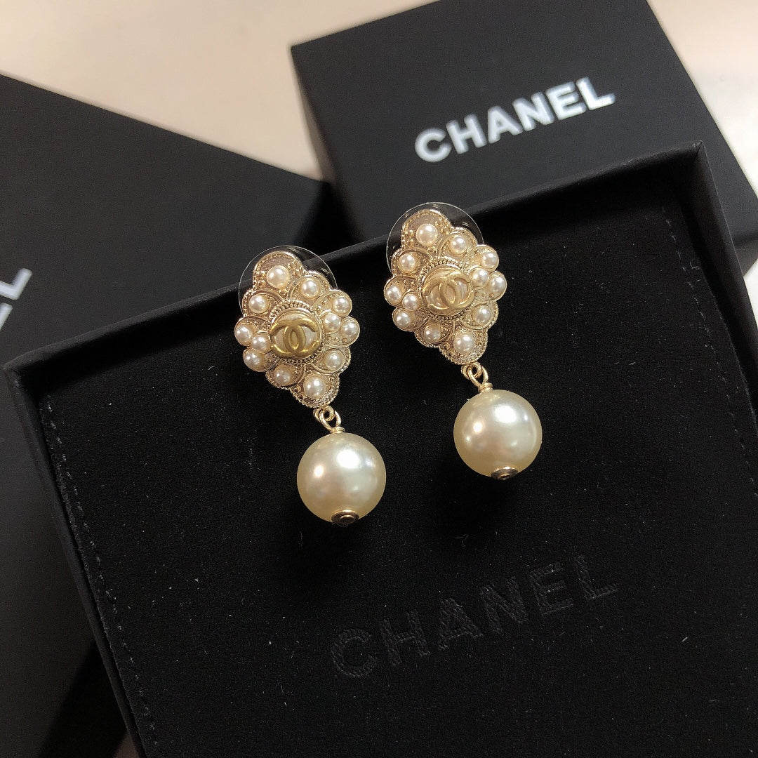 14C62EDE Stylish Earrings