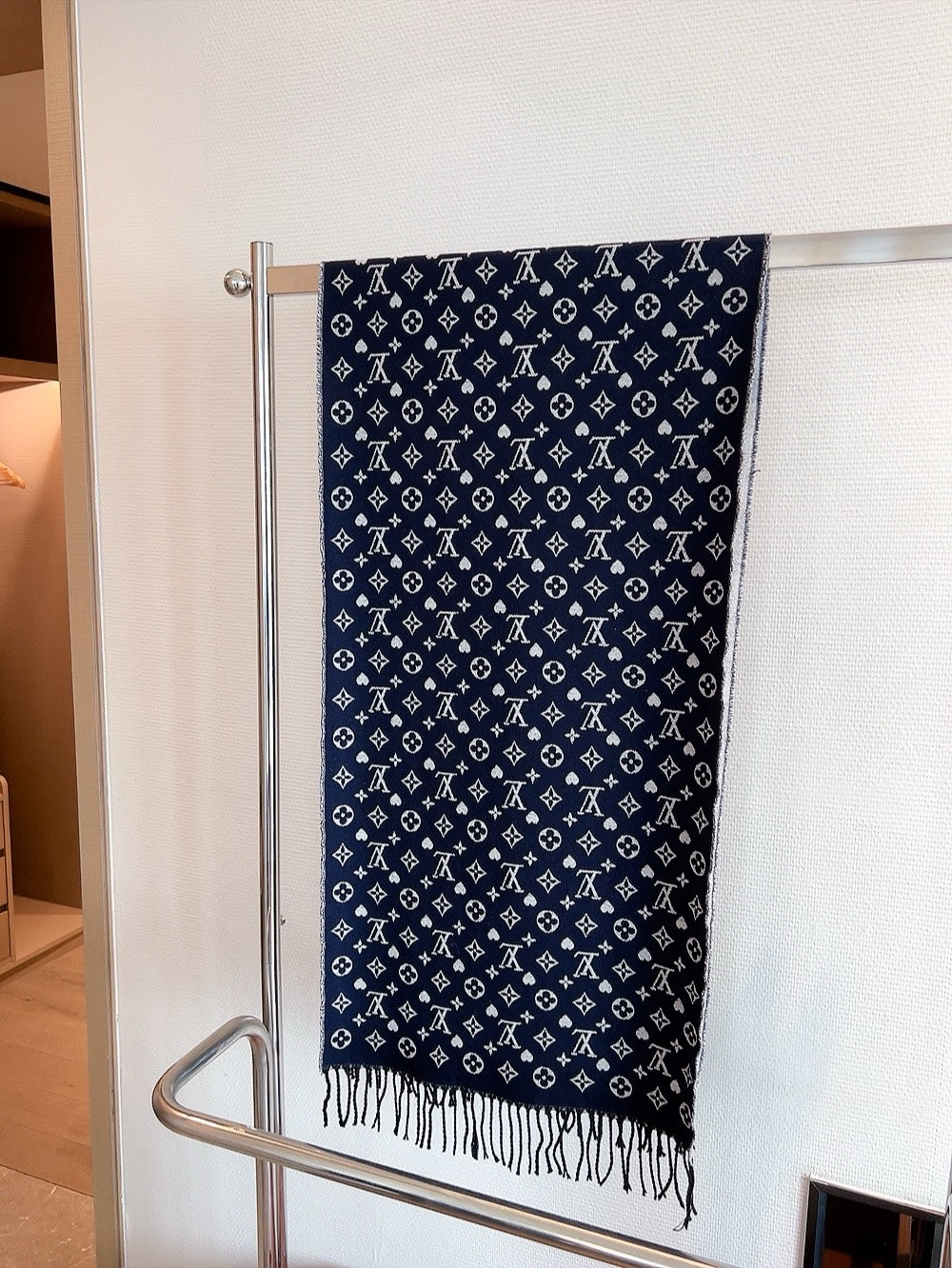 185ZE8WDE Stylish Winter Scarves