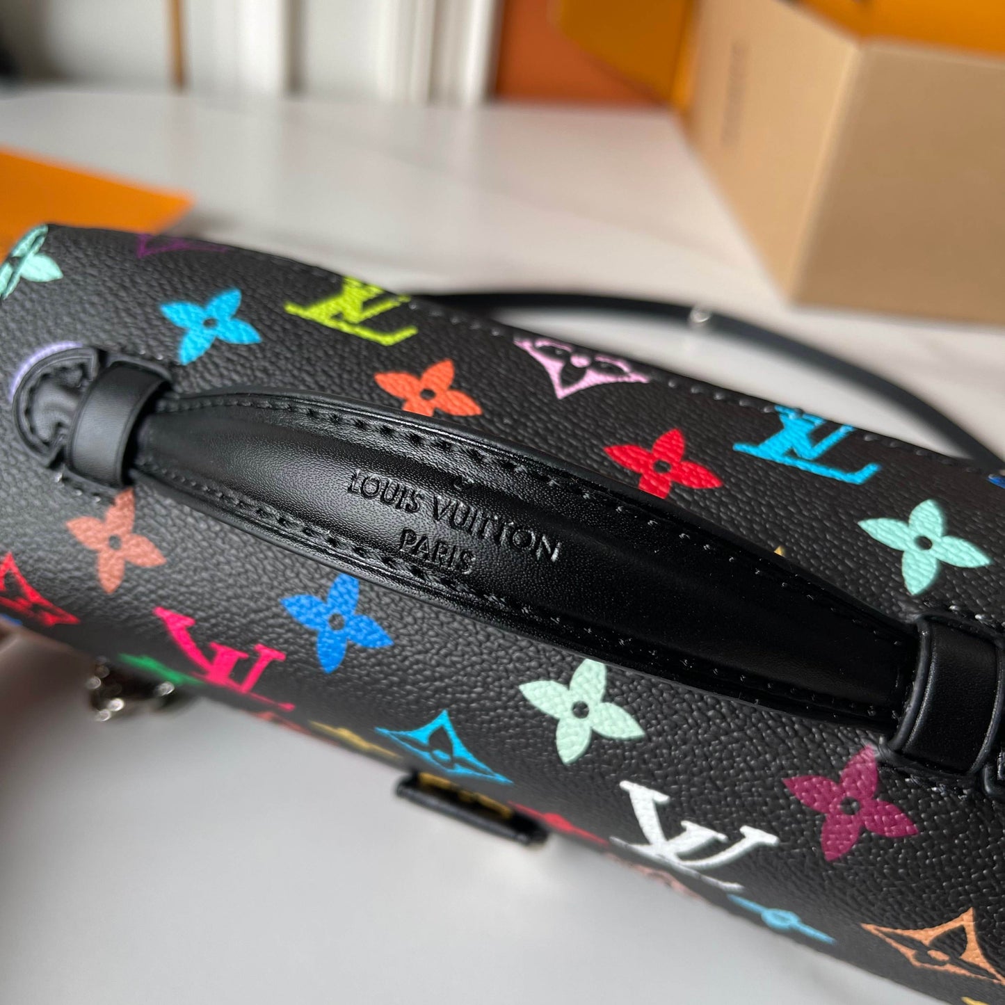 155NE38BDE Stylish leather bag