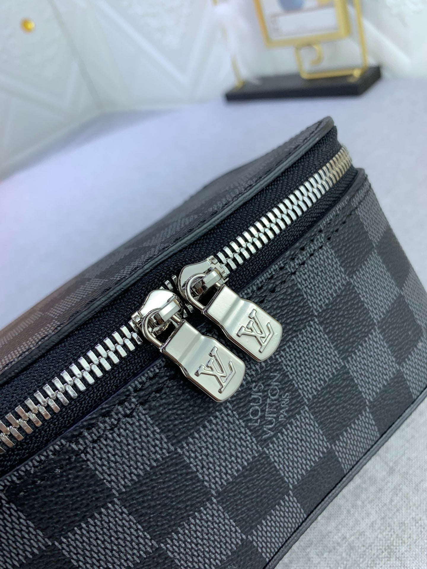 1XE272BDE Stylish leather bag 