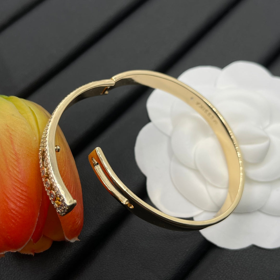 14A763KDE Stylish Bracelets