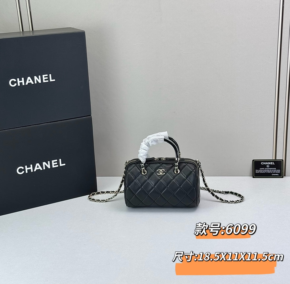 15RC55BDE Stylish leather bag