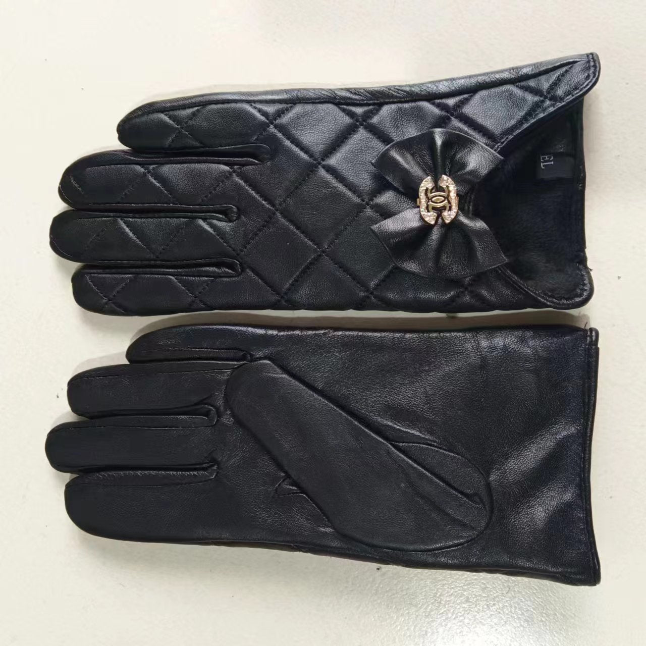 24C86SDE Stylish gloves