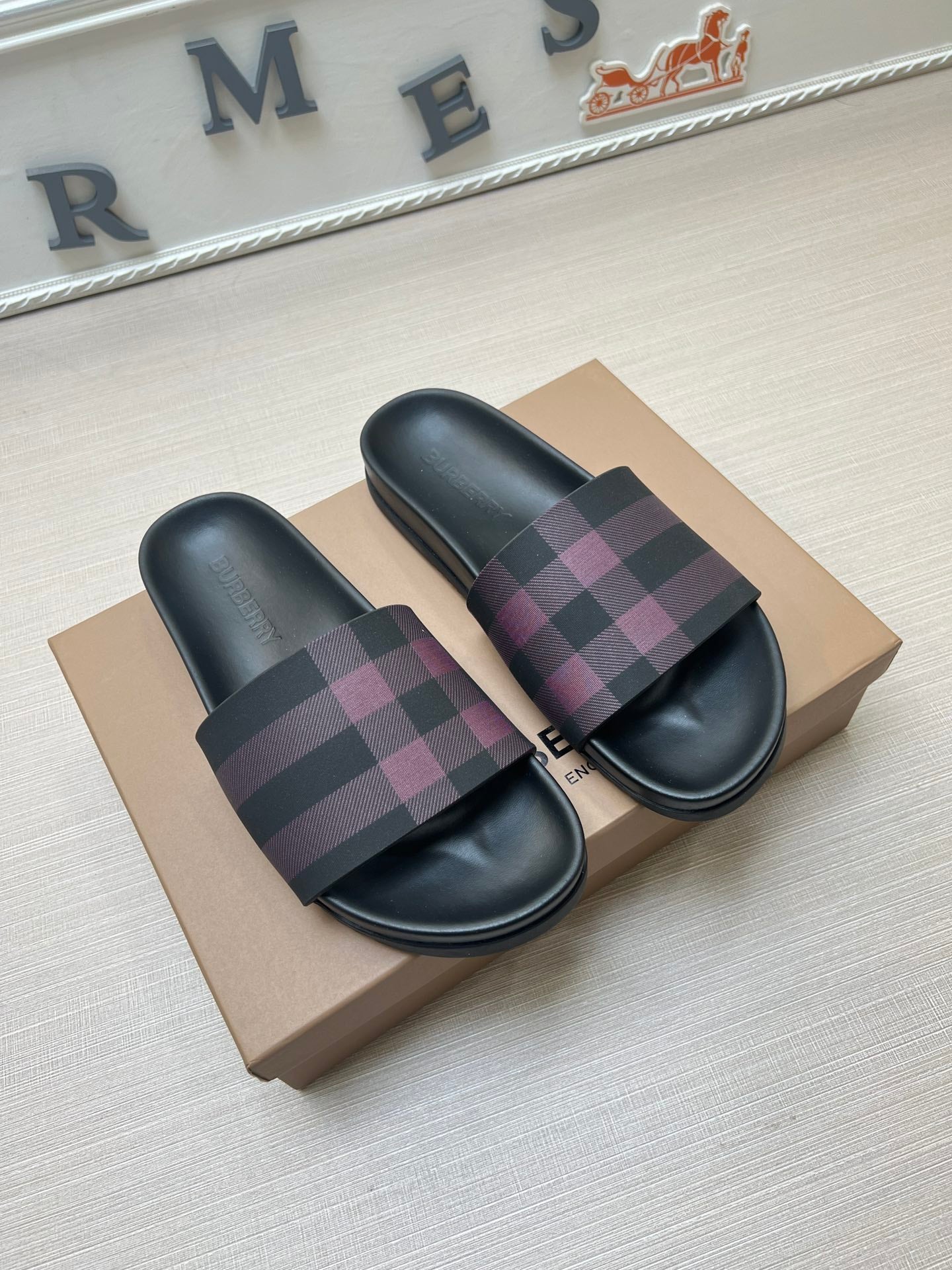 54R119ZDE Stylish slippers