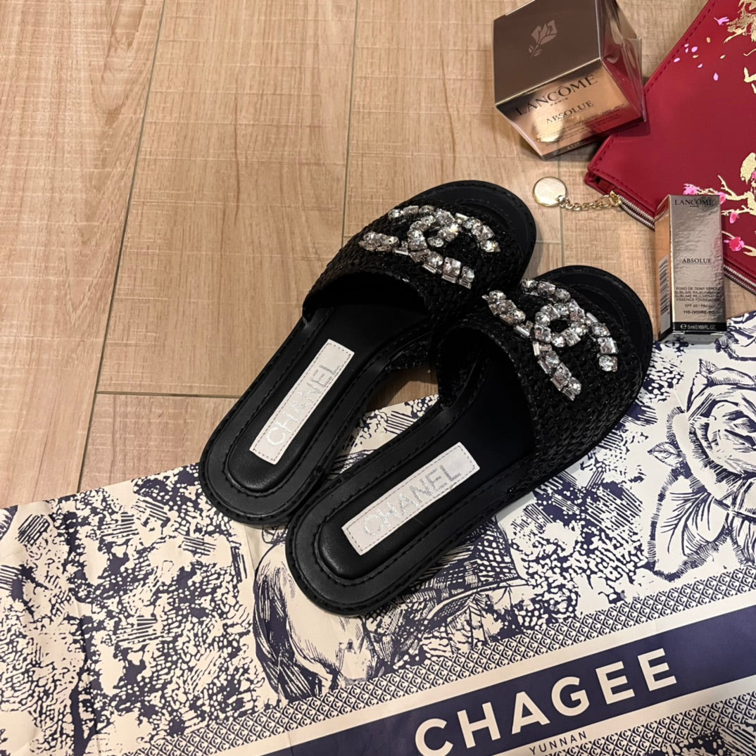 14C68ZDE Stylish slippers