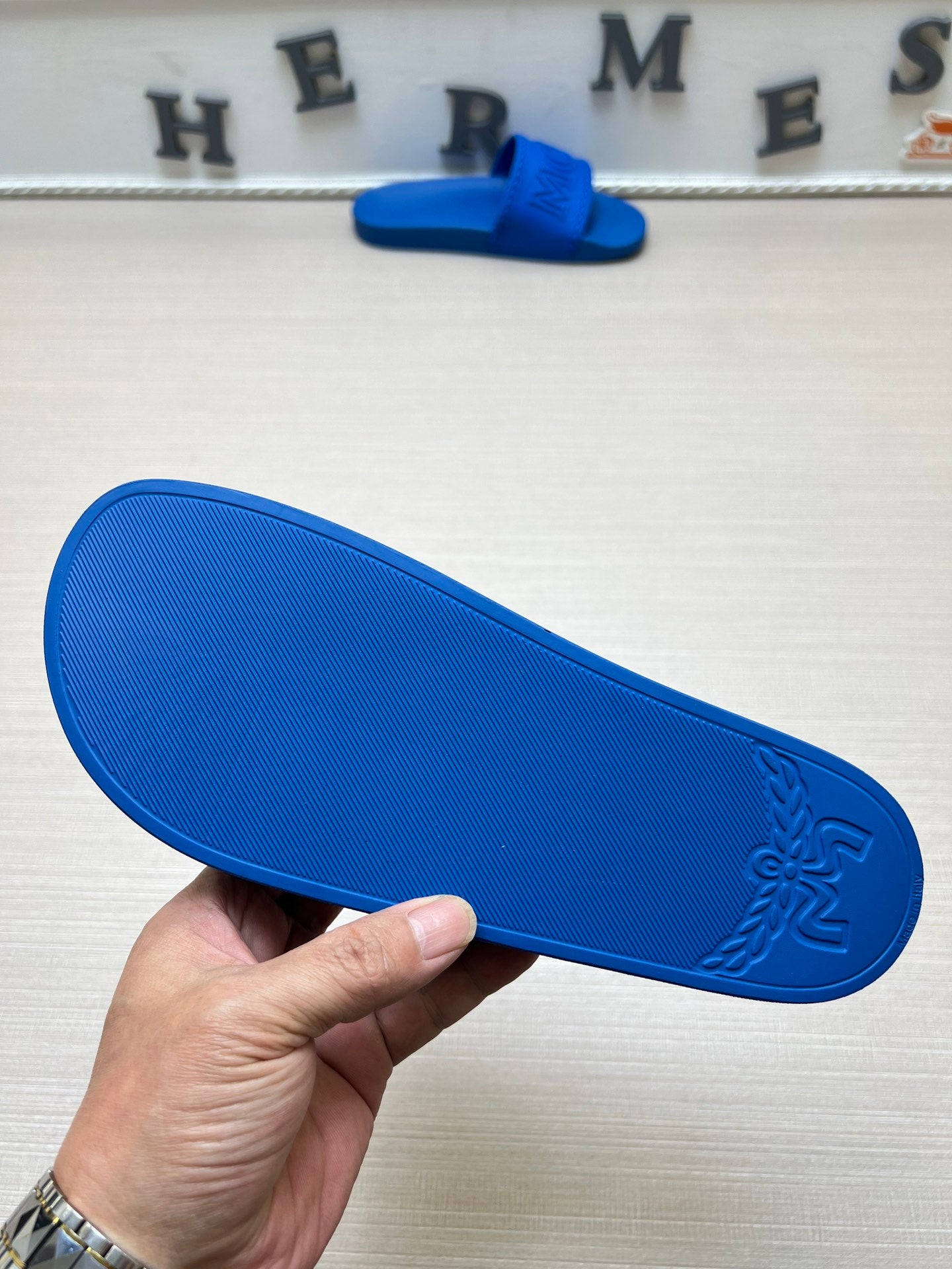 54M42ZDE Stylish slippers