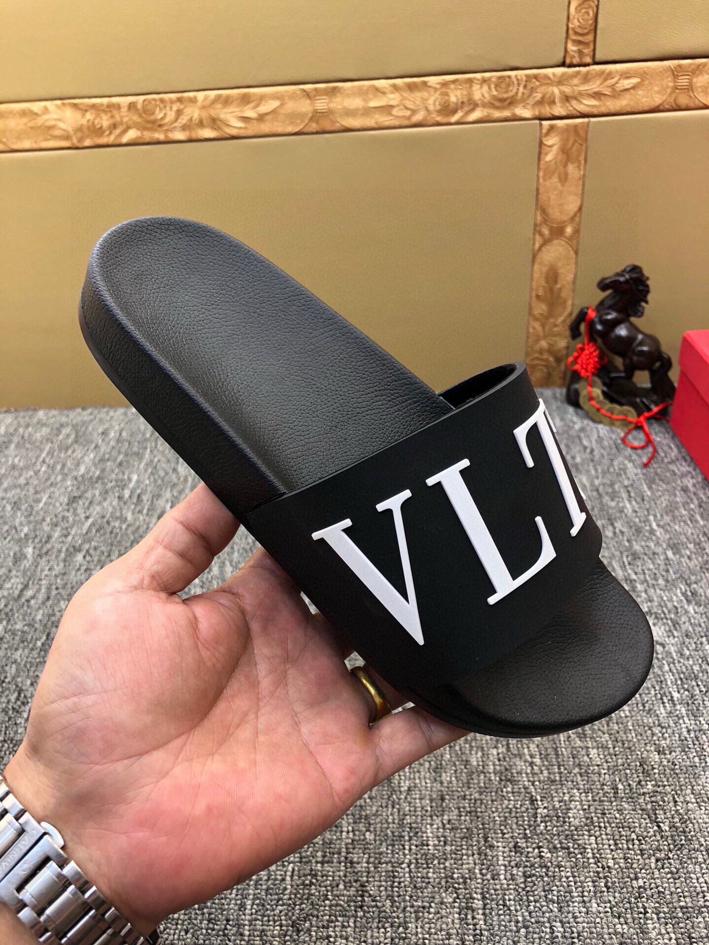 54VL52ZDE Stylish slippers