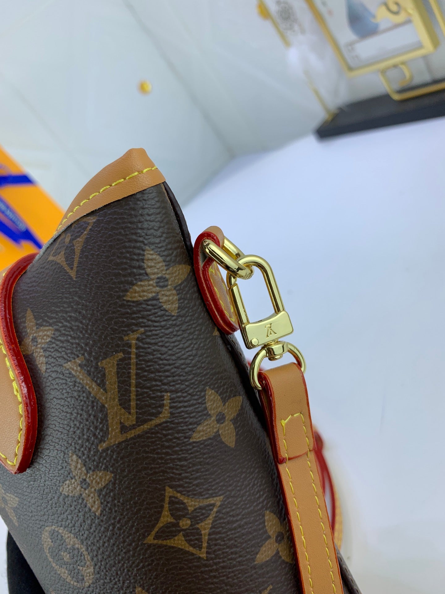 2WE48BDE Stylish leather bag