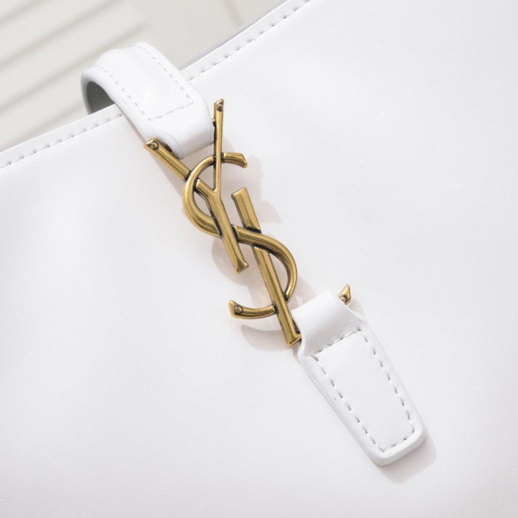 1XSL111BDE Stylish leather bag 