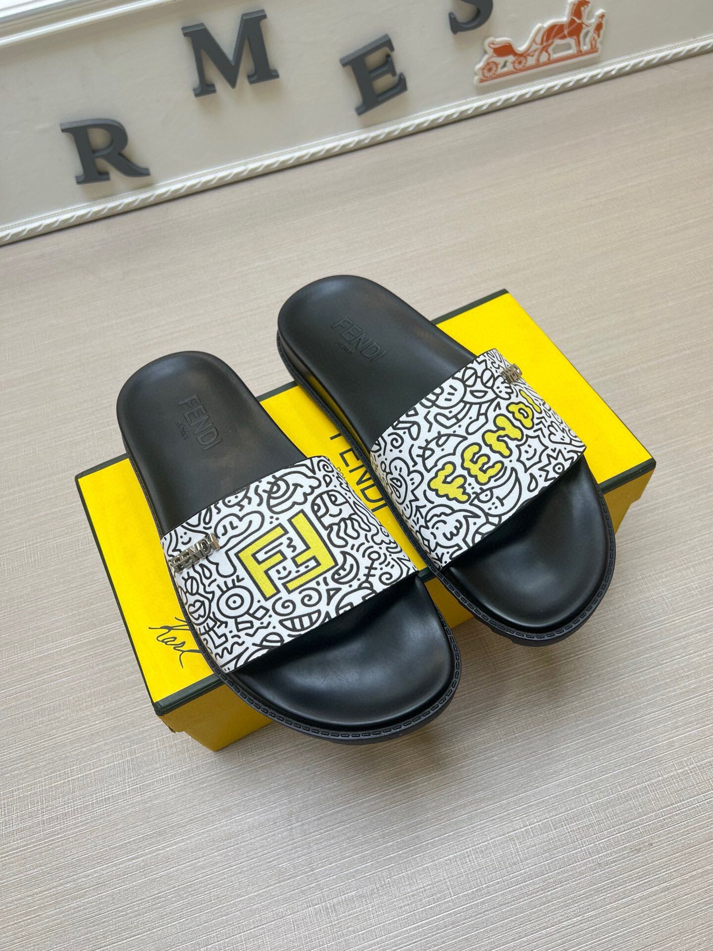 54F15ZDE Stylish slippers