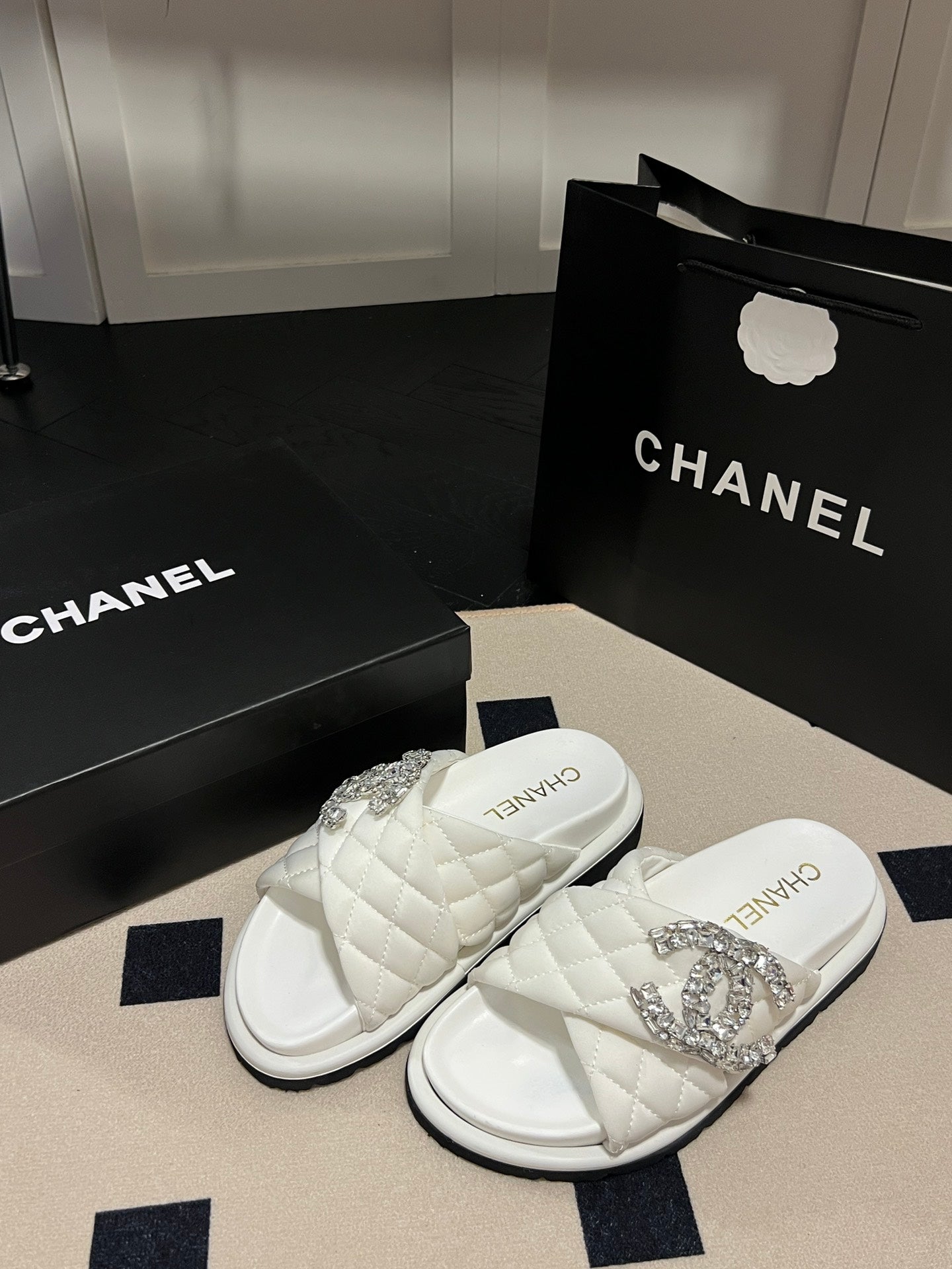 14C94ZDE Stylish Slippers