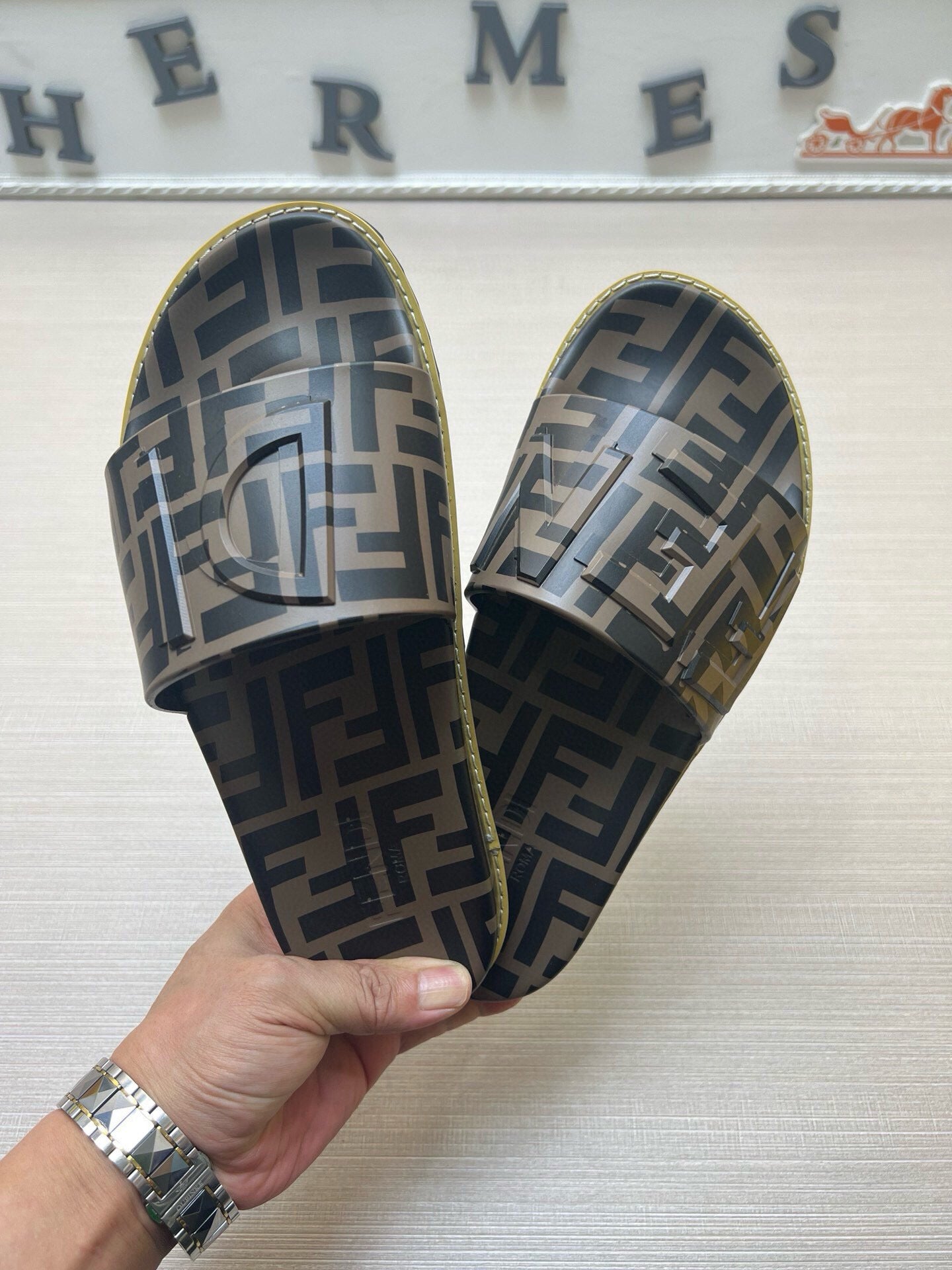 535ZF282ZDE Stylish Slippers