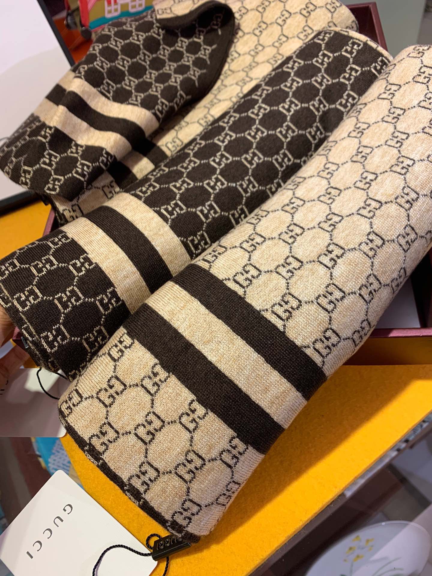 185ZB79WDE Stylish  Winter Scarves