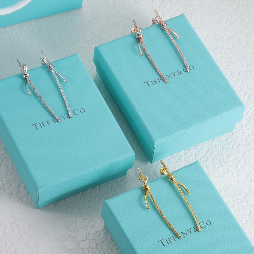 14T295EDE Stylish Earrings