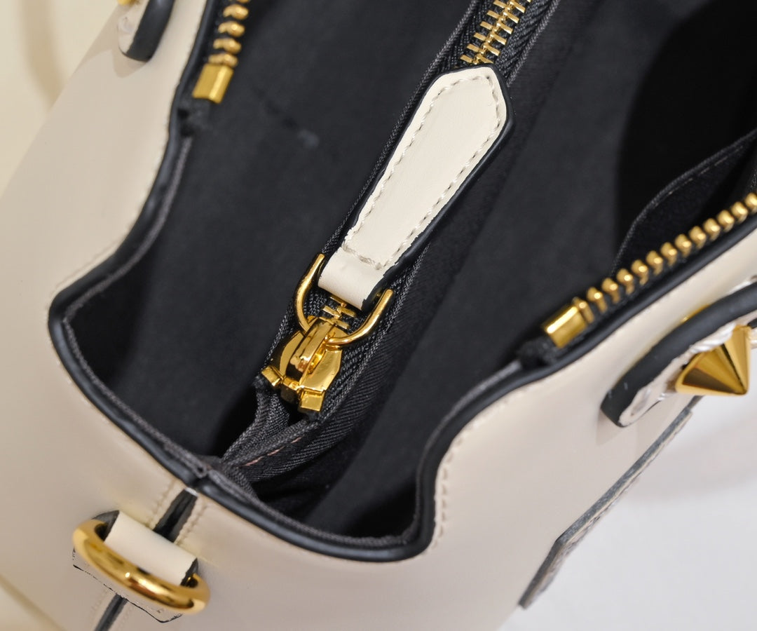 1WF110BDE Stylish leather bag