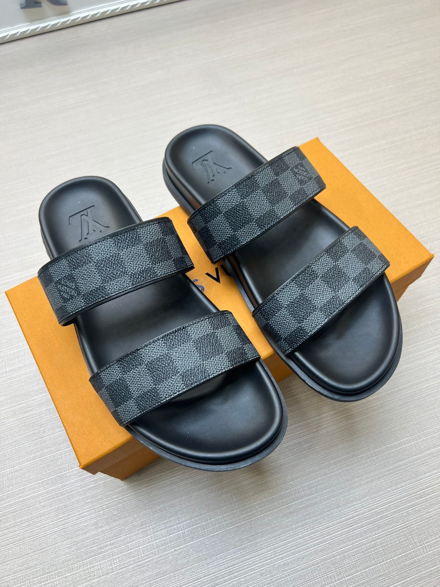 54E59ZDE Stylish slippers