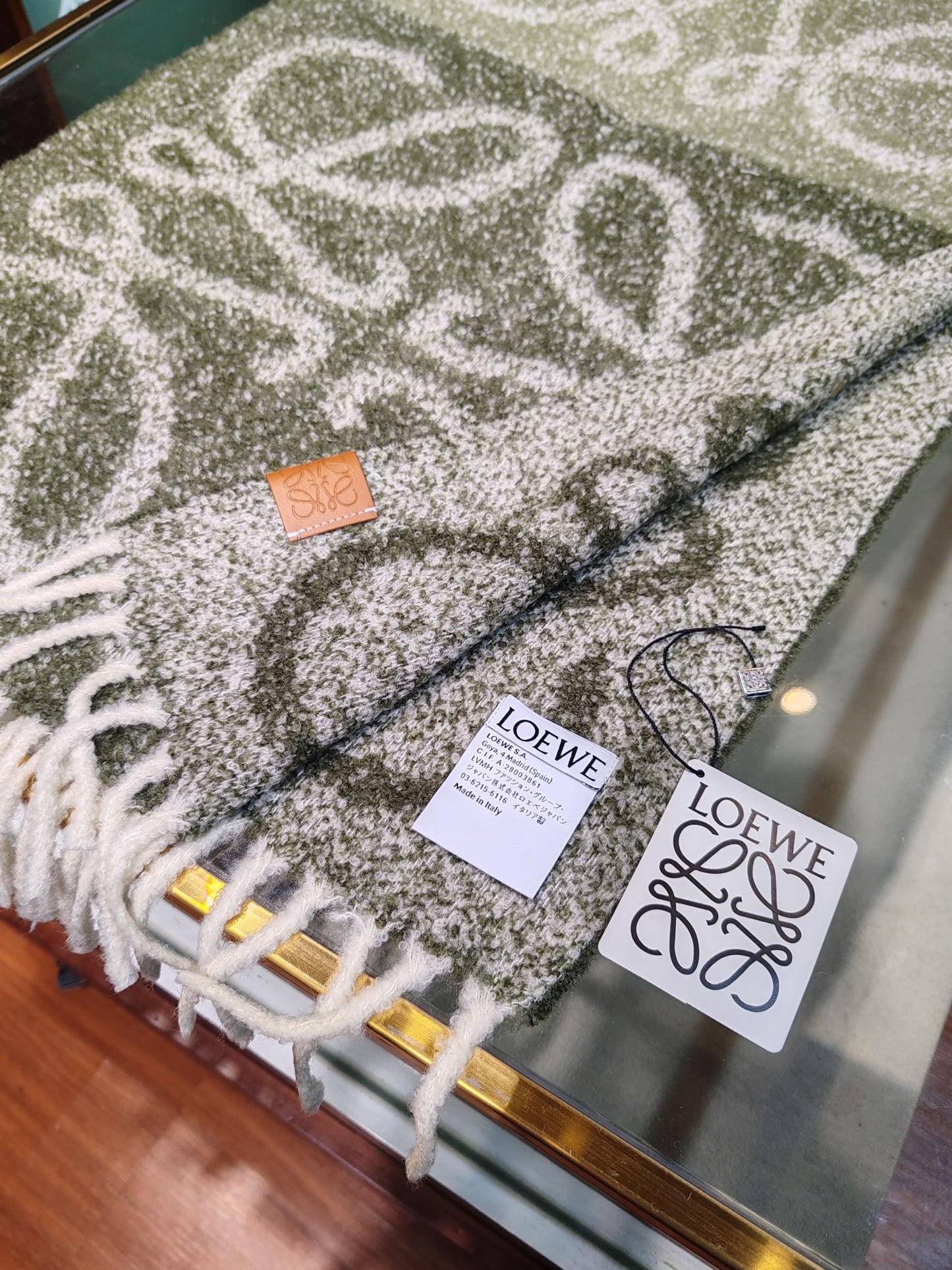185ZA31WDE Stylish Winter Scarves