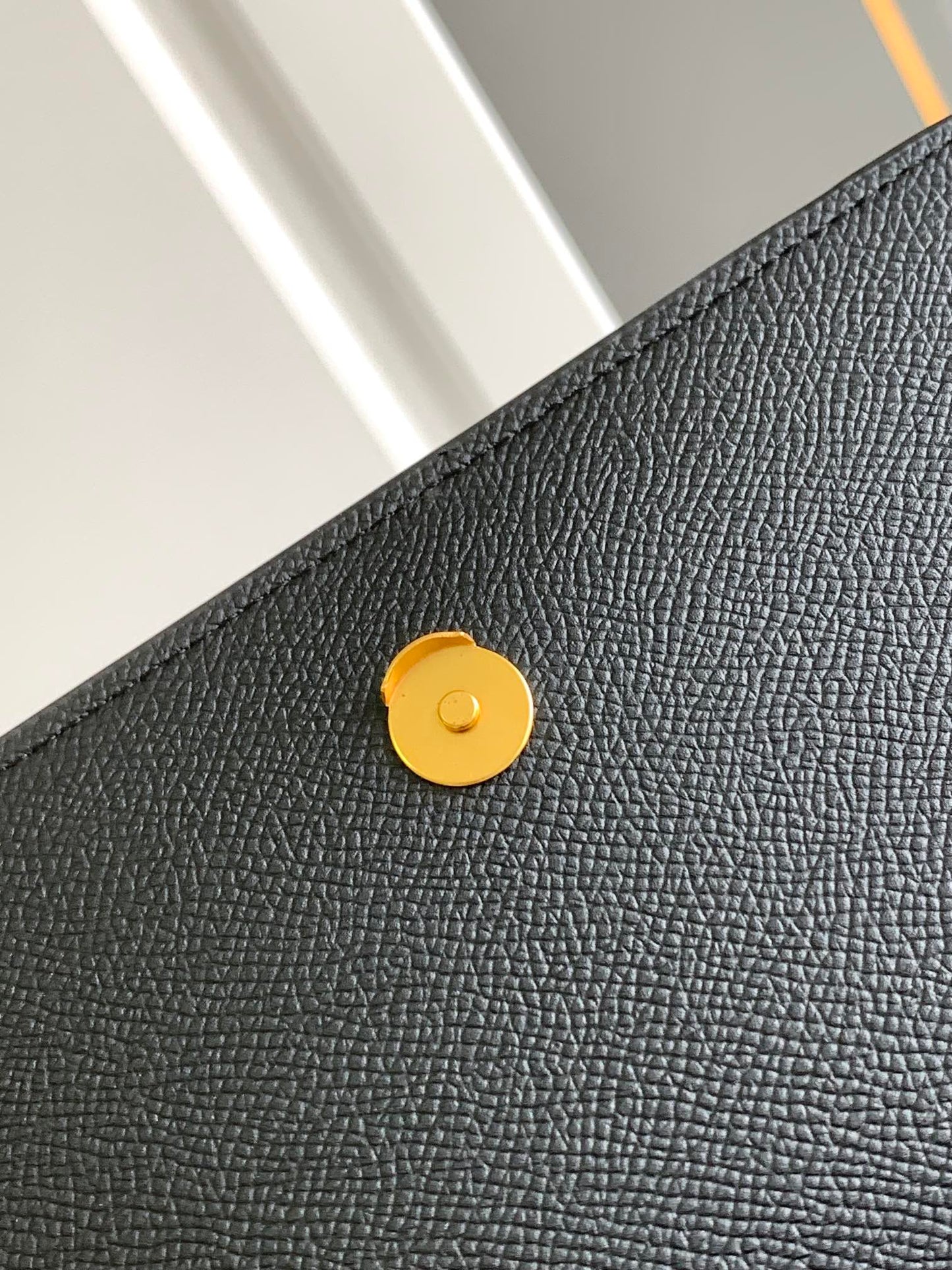 1XVL272BDE Stylish leather bag 